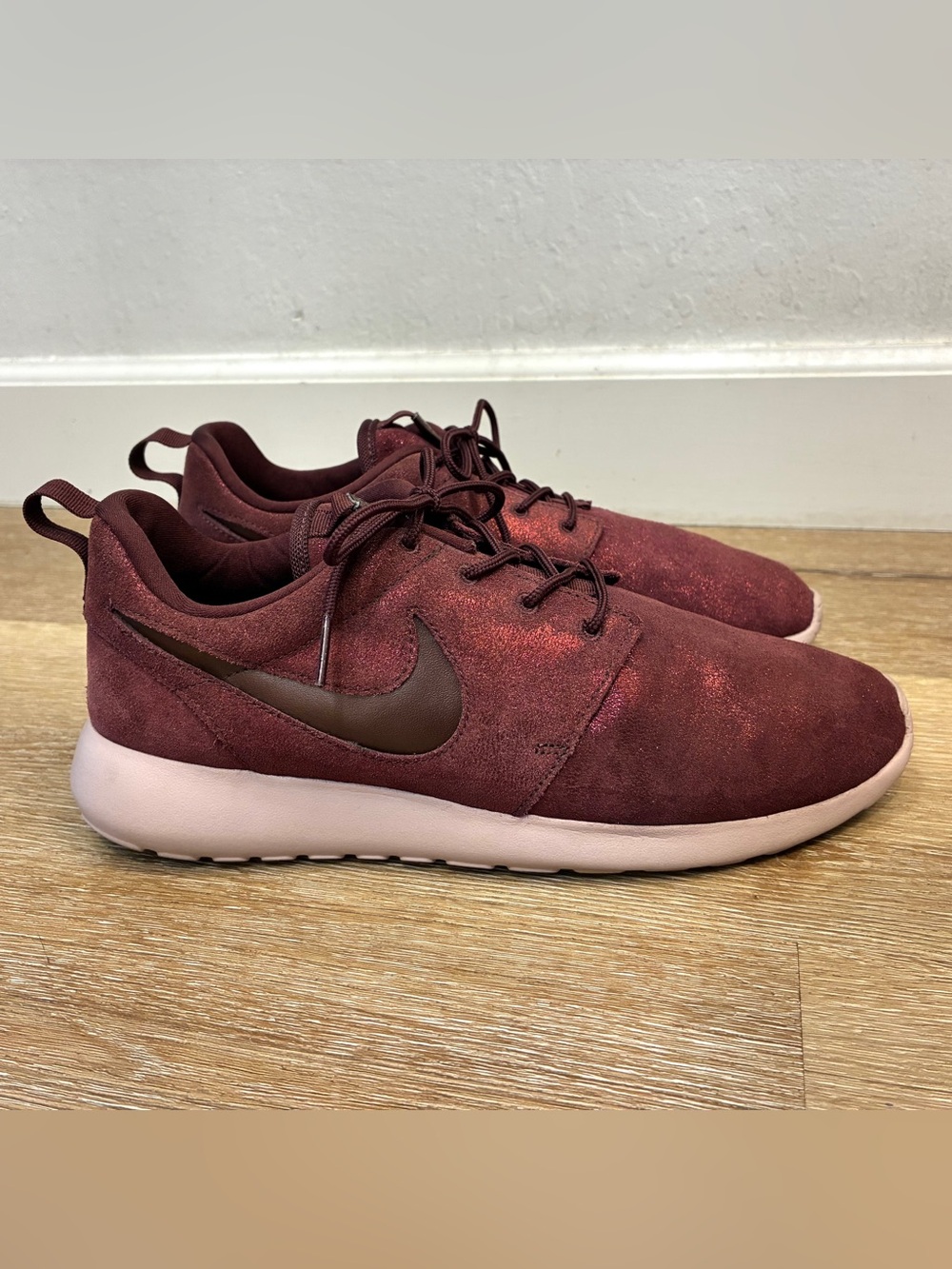 Nike Roshe One Premium Sneakers Red Burgundy Metallic Women’s US 10 EU 42 27cm